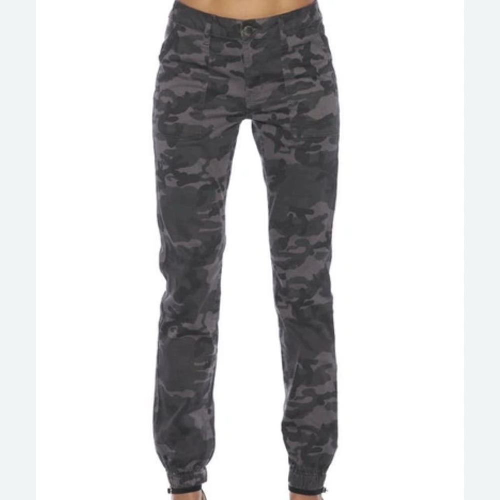 NWOT Prosperity Denim Camo Print
Jogger Jeans Size S